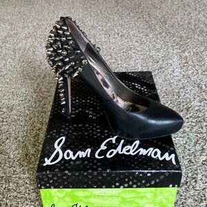 🖤Sam Edelman Black Pumps with Silver Spike Heel Embellishments🖤